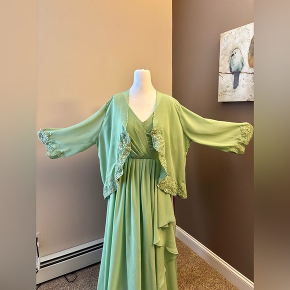 Green Flutter Sleeve V-Neck Gown for Wedding w/jacket - Picture 6 of 9